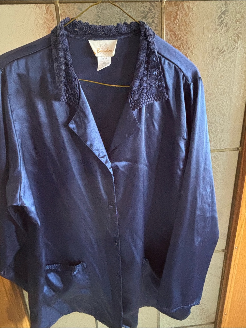 BOUDOIR NAVY SATIN BUTTON UP BLOUSE WITH CROCHET COLLAR 22” PTP